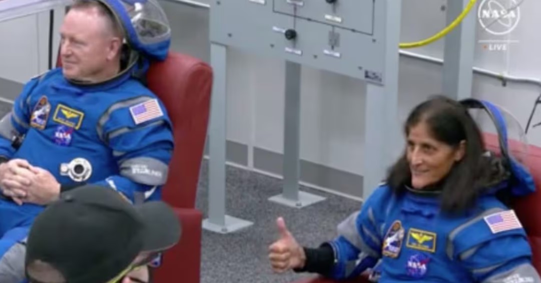Due astronauti tornati dallo spazio mostrano gli effetti della microgravità sul corpo umano.
